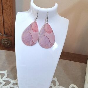 💥SALE💥NEW Variegated Pink & Gold Faux Leather Dangle Earrings